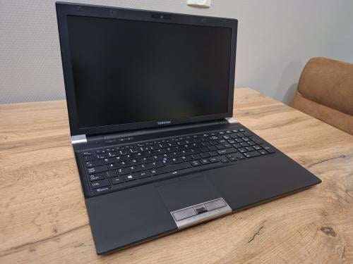 Toshiba Tecra     i5    250GB SSD