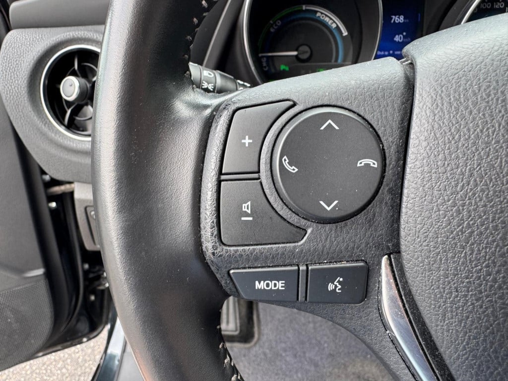 Toyota Auris 1.8 hybrid lease pro