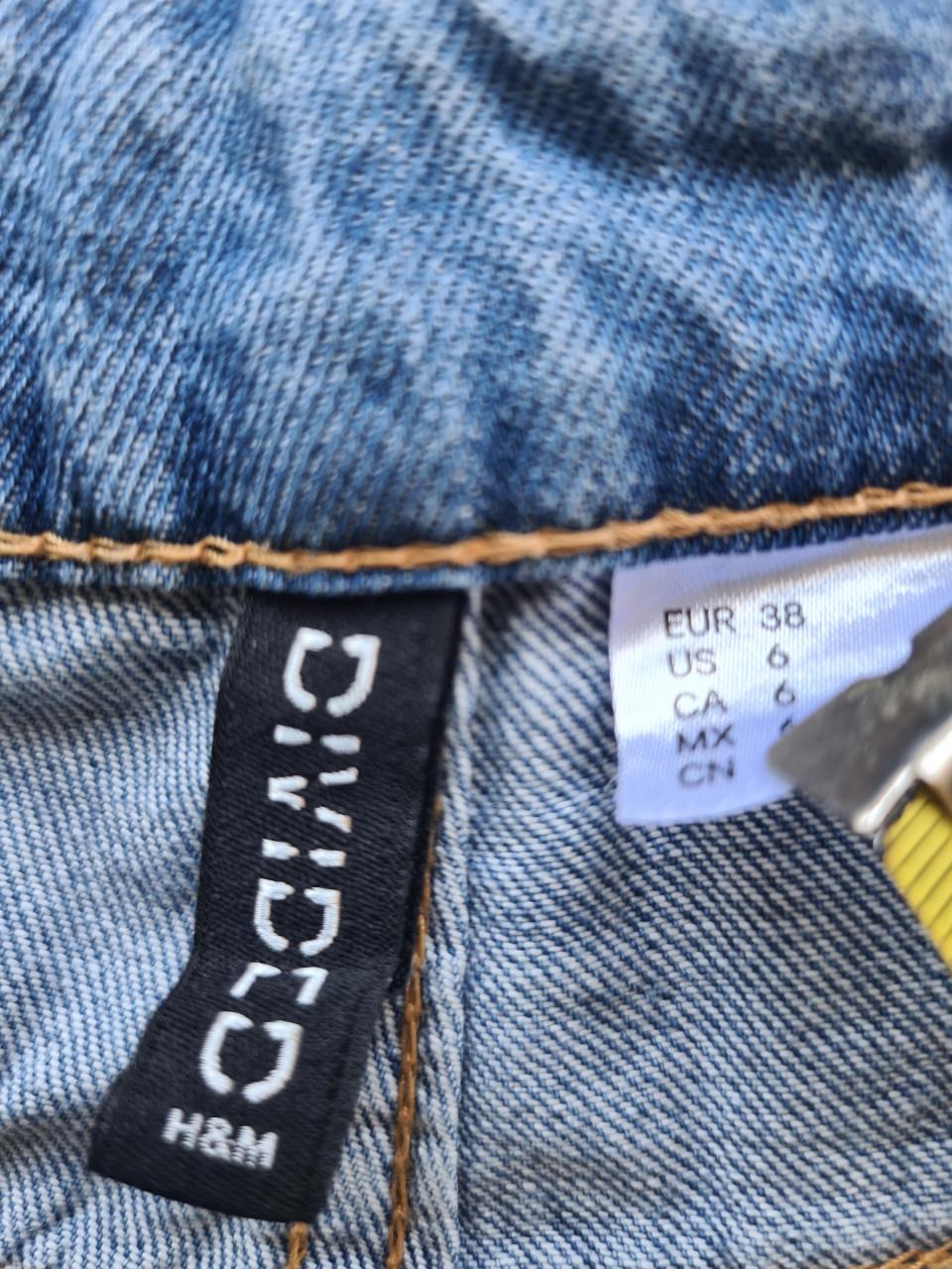 Nieuwe DIVIDED H&M wide leg jeans in een mooie lichtblauwe wassing.