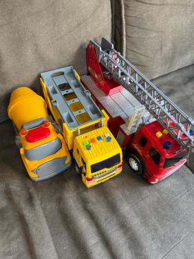 Bundel speelgoed autos vrachtwagen en brandweer