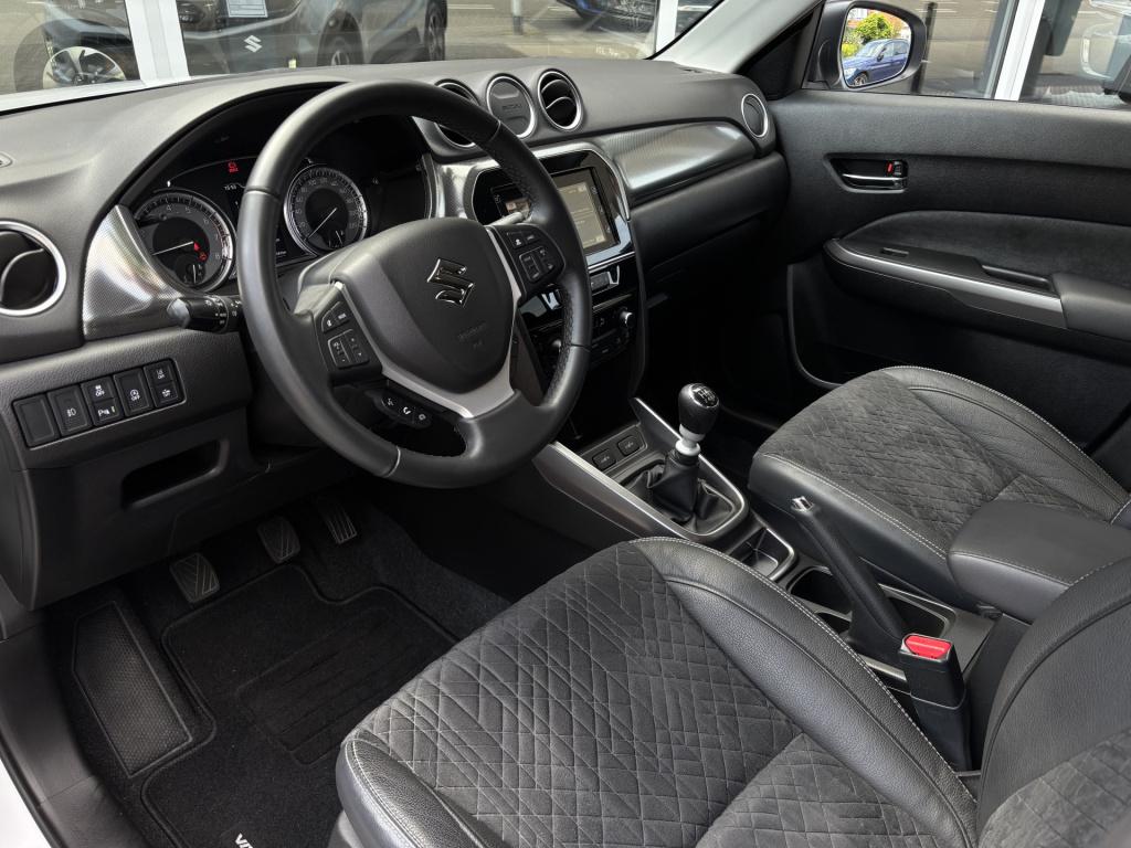 Suzuki Vitara 1.4 boosterjet style smart hybrid