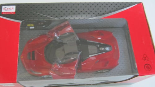 NIEUW FERRARI ENZO OP AFSTAND VOOR 20 EURO