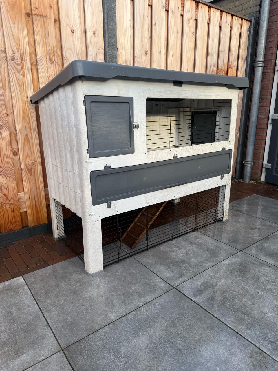 Konijnenhok (nieuwprijs 249 euro)