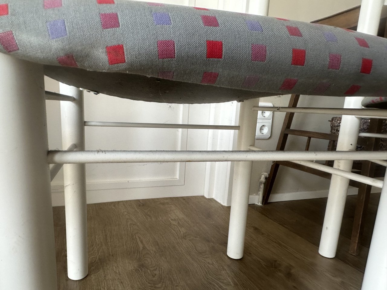 4 stijlvolle, strakke eetkamerstoelen. Grijsblauw.
