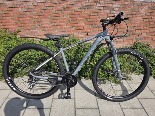 CUBE | AIM RACE | 29 INCH | FRAME 42 CM | NETTE STAAT!