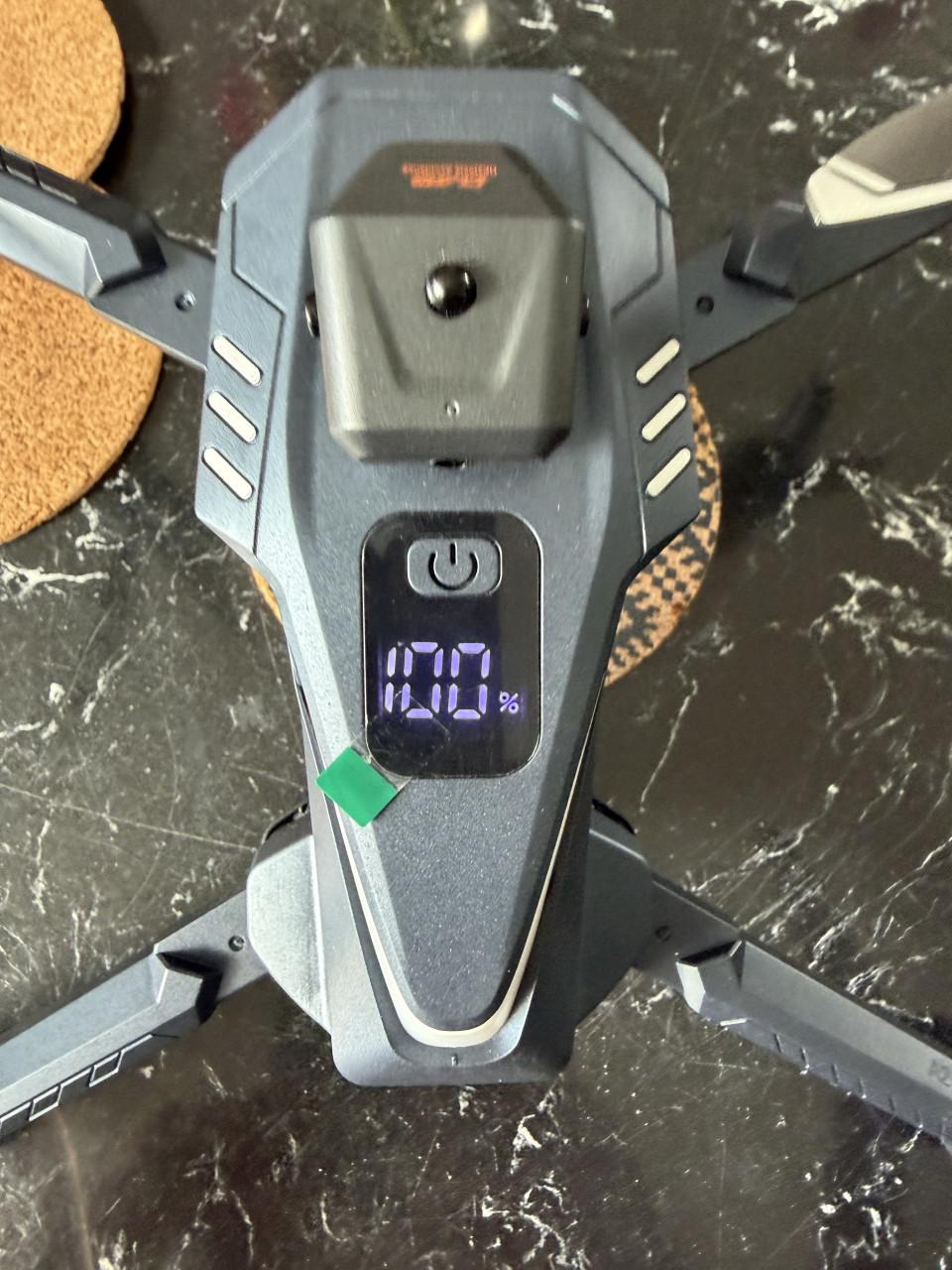 Hele goede Drone met groot scherm en onderdelen