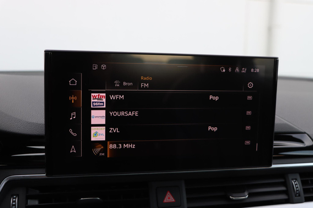 Audi A4 limousine 35 tfsi launch edition sport