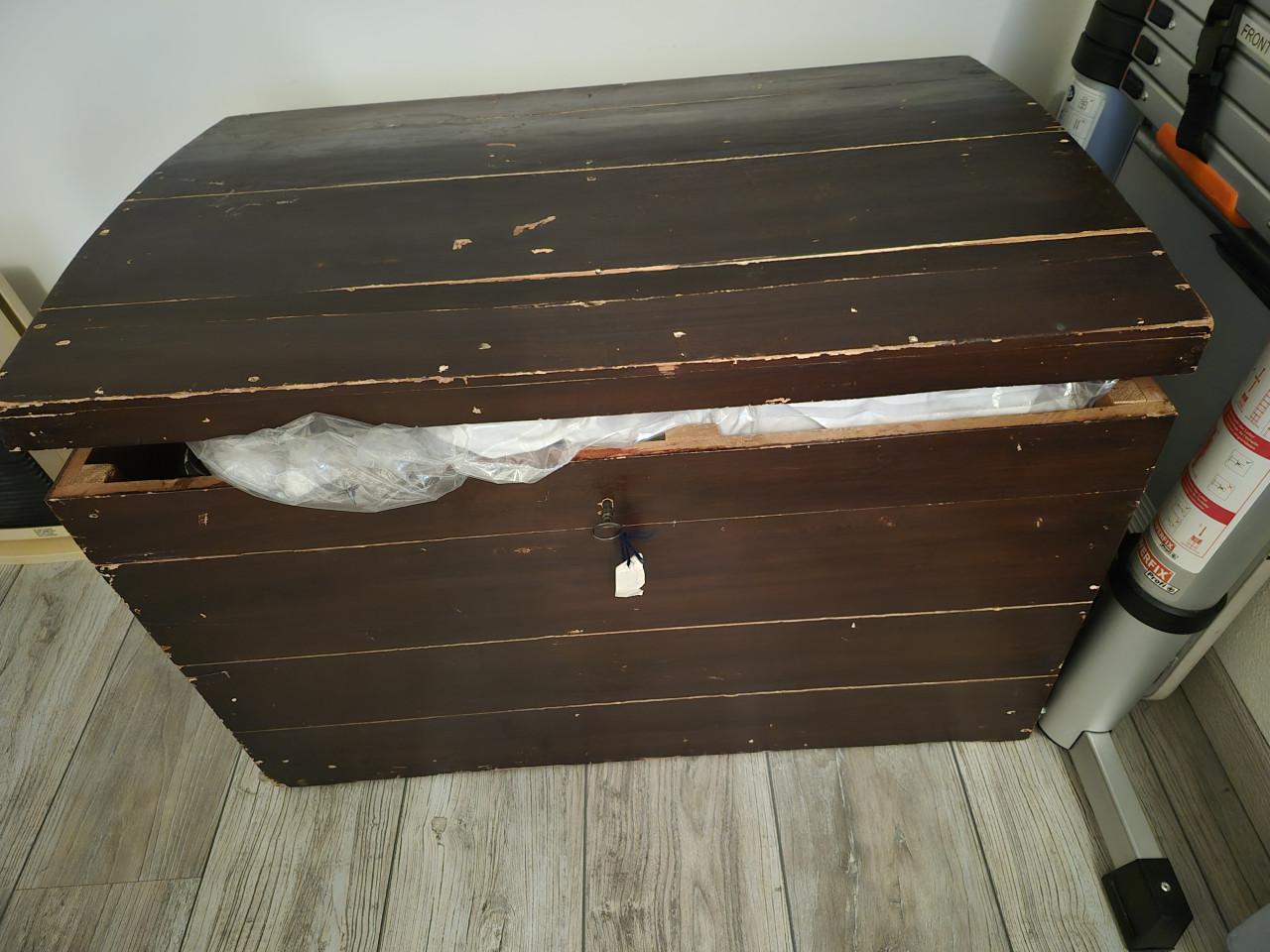 Oude dekenkist  donkere bruin