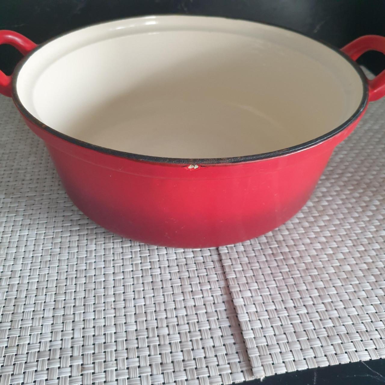 Rode zware gietijzeren braadpan met deksel, 29 cm doorsnede
