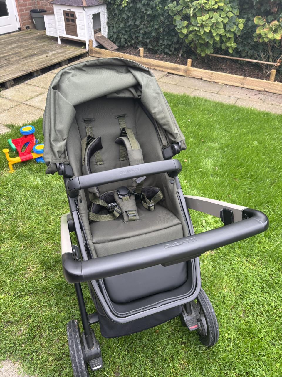 Dubatti Two kinderwagen nieuwstaat