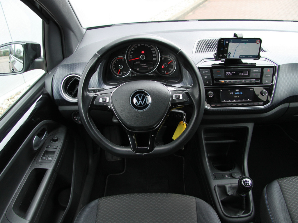Volkswagen UP! active 5drs. clima | cruise | camera | vol!