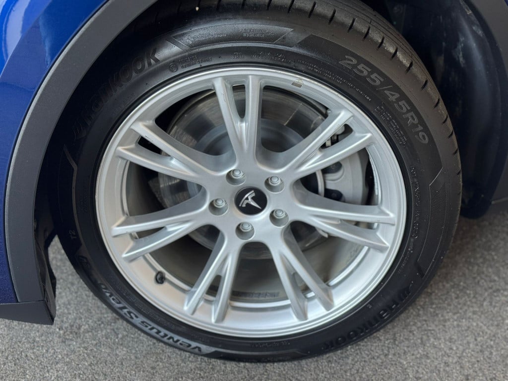 Tesla Model Y rwd 58 kwh