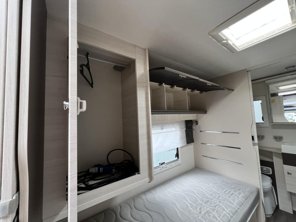 Chausson Onbekend 757 welcome | 2 enkele bedden + 1 groot bed | camera | tv