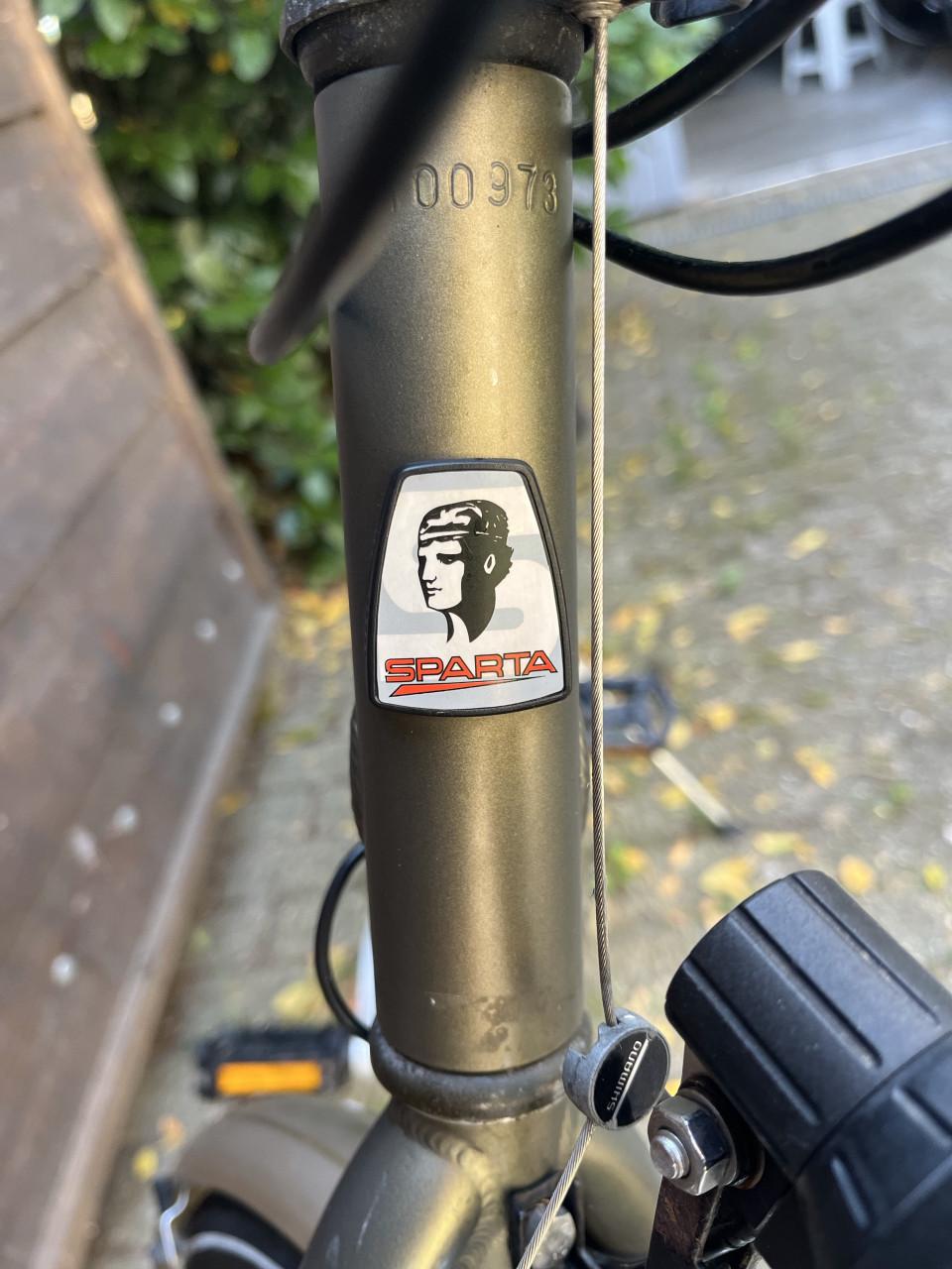 Herenfiets Sportfiets Sparta Marathon 21 versn. Velgrem, verlichting.