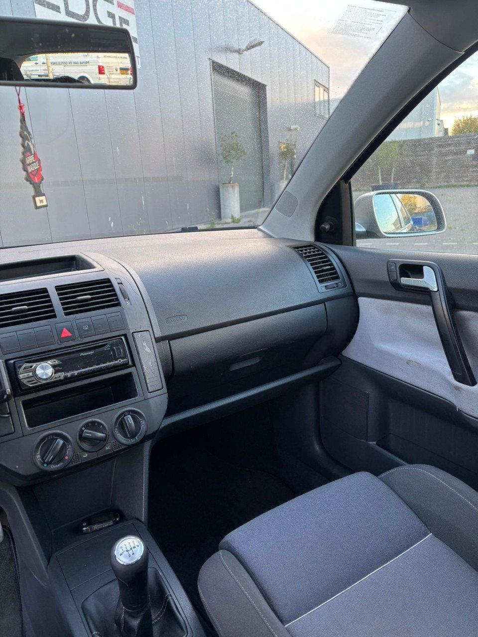 Volkswagen Polo 1.4 FUN 55KW 2004 Zwart | CROSS-UITVOERING | NAP
