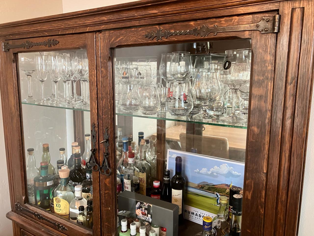 Antieke drankkast/vitrine