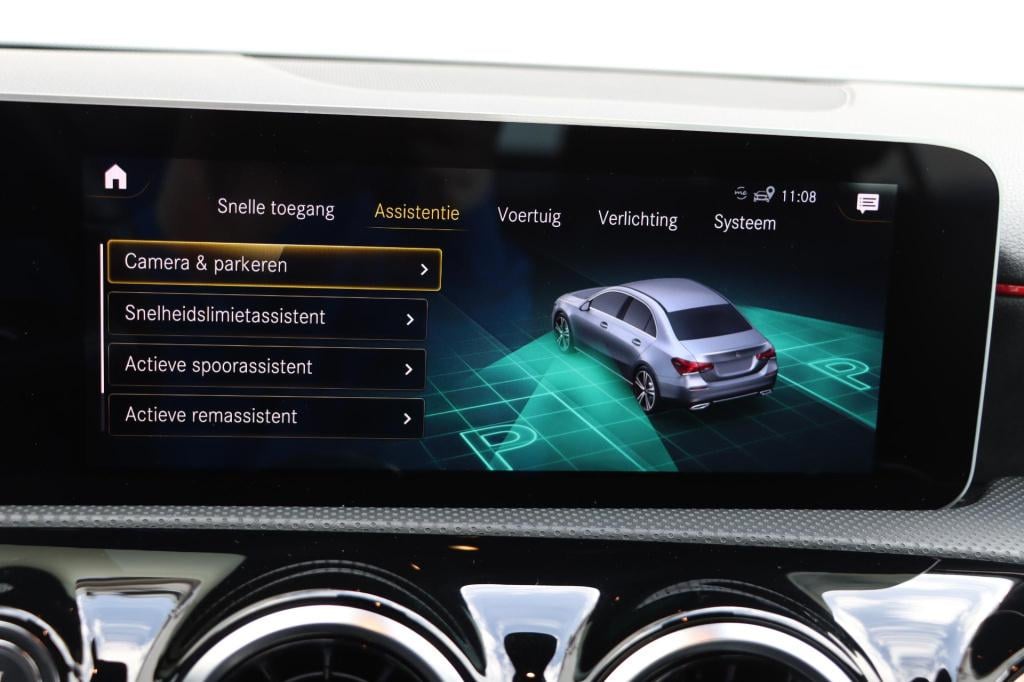 Mercedes-Benz A-Klasse 180 business solution amg 136pk automaat