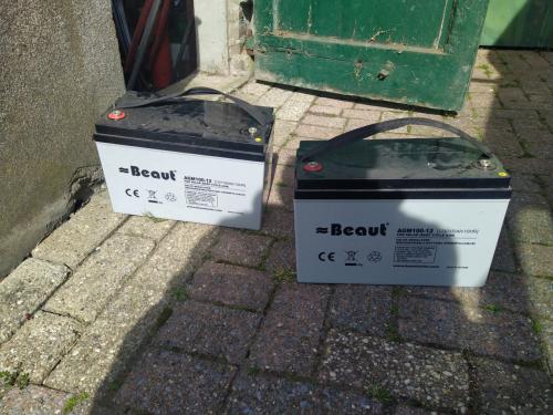 2* AGM  12Volt 100Ah accu's / 2022