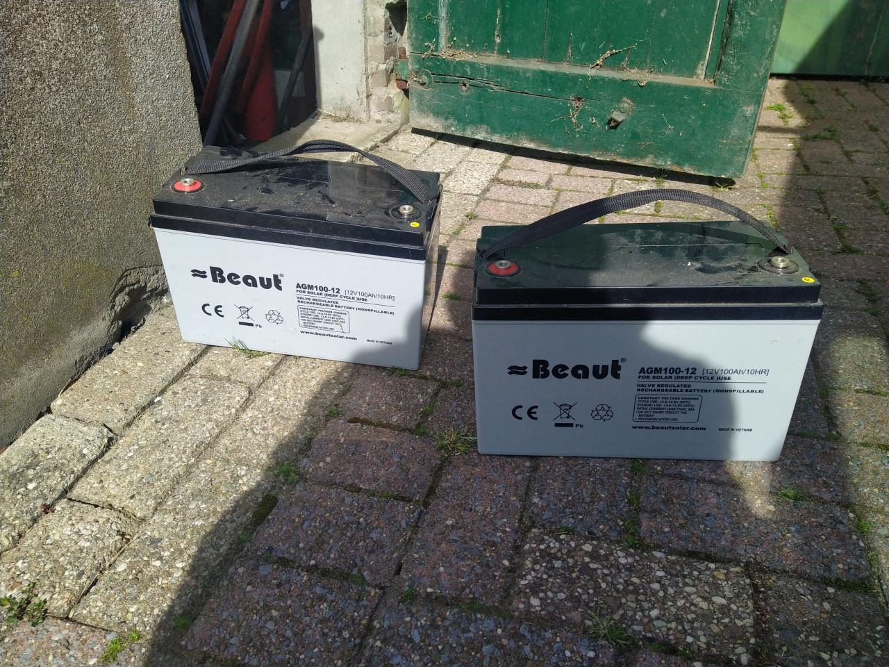 2* AGM  12Volt 100Ah accu's / 2022