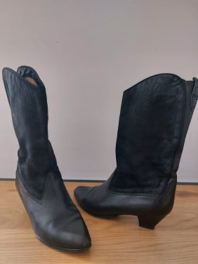 Zwart leren laarsjes maat 38