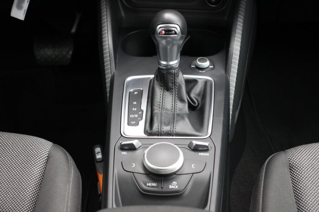 Audi Q2 1.4 tfsi | limited | s-tronic | led | navi