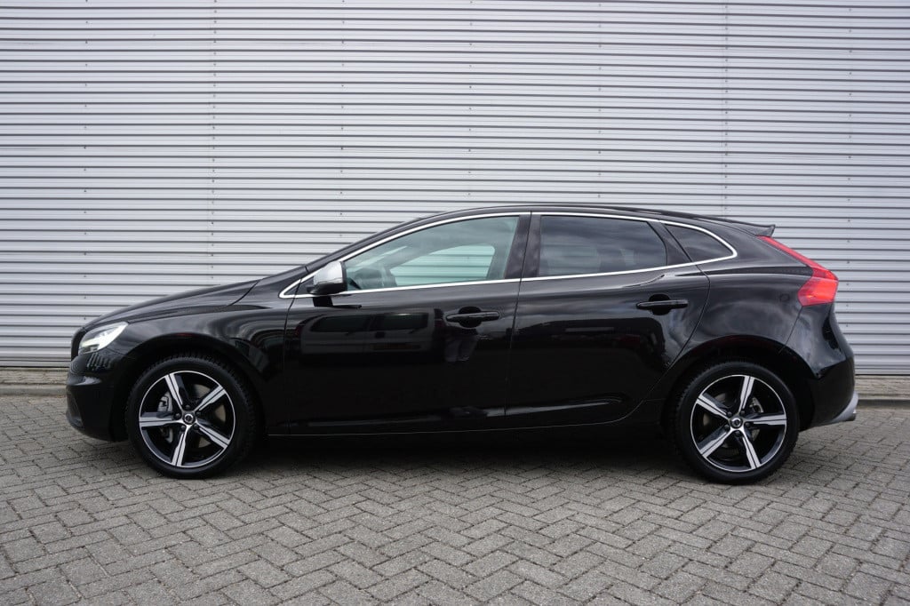 Volvo V40 1.5 t3 polar+ sport automaat / climate / navi / cruise / lane ass