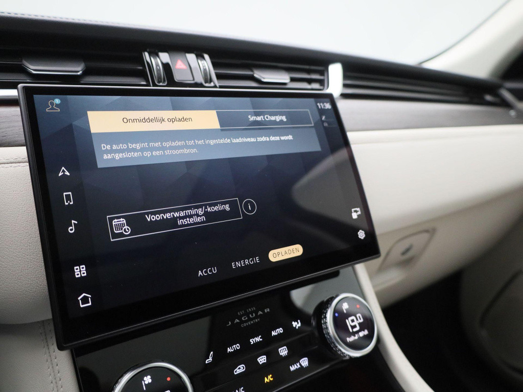 Jaguar F-pace 2.0 p400e phev r-dynamic s | automaat | navigatie | apple car
