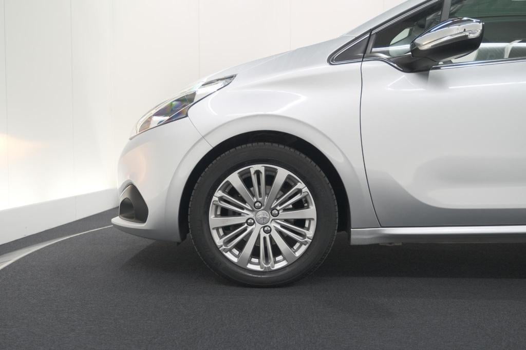 Peugeot 208 puretech 100 eat6 allure | panoramadak | camera | navigatie