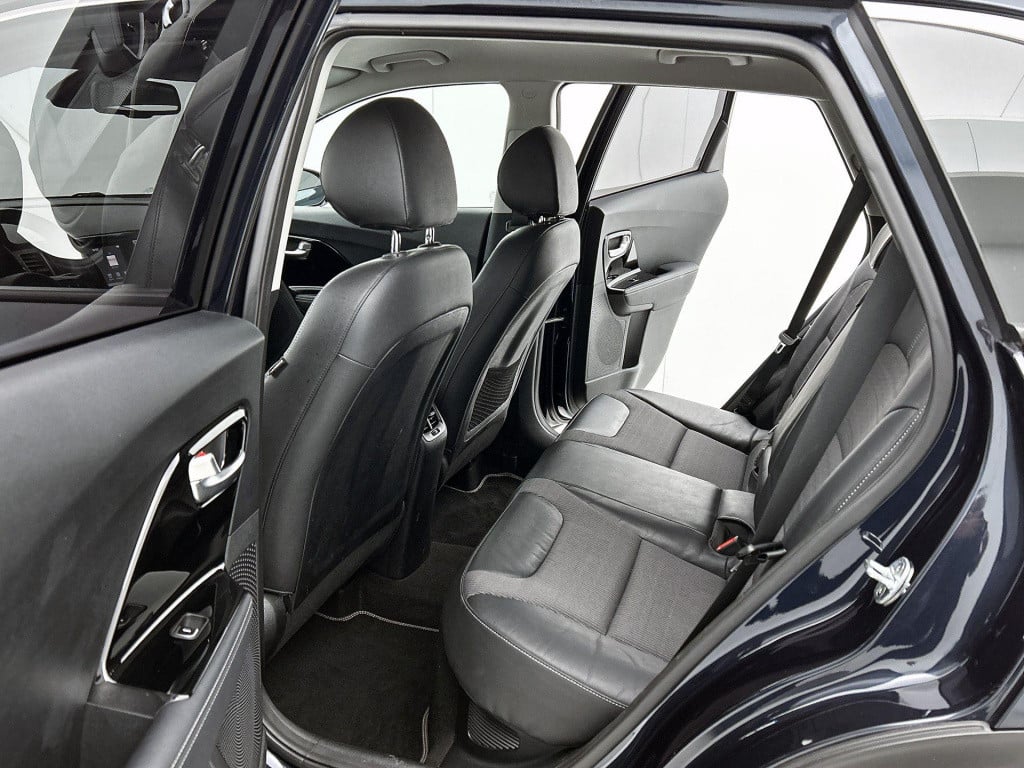 Kia Niro 1.6 gdi hybrid first edition | automaat | parkeer sensoren | half 