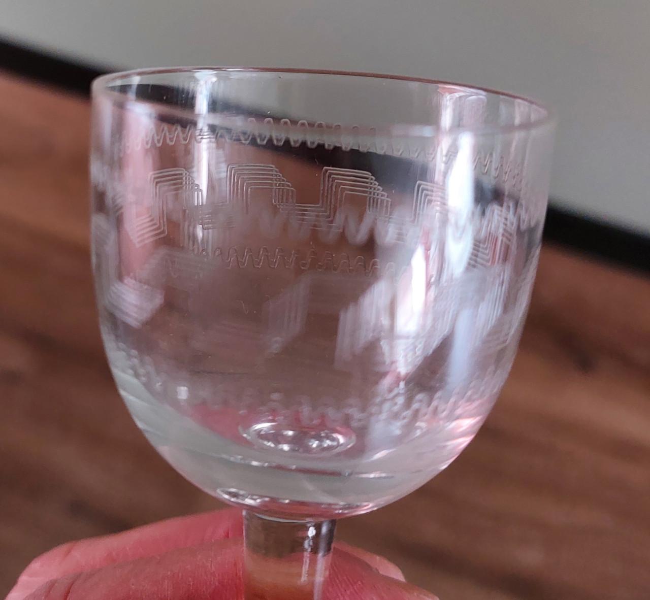 Glazen en schaaltjes