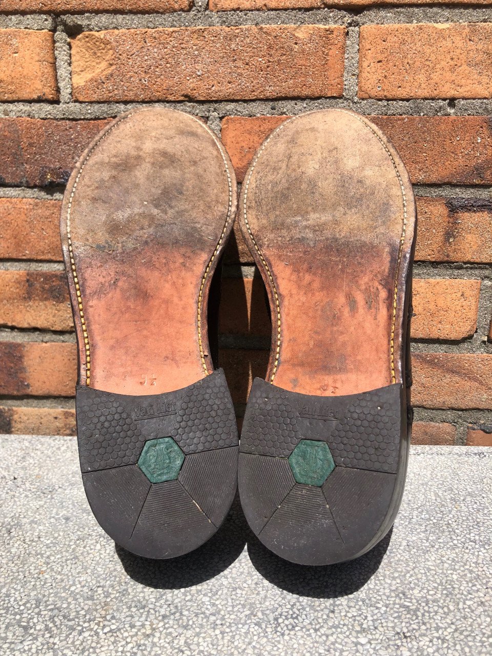 Van Lier schoenen maat 9,5 is 43,5.