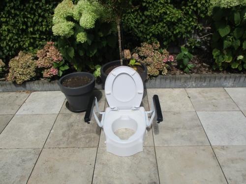 Zgan Toilet verhoger met opklap/afneembare armleuningen