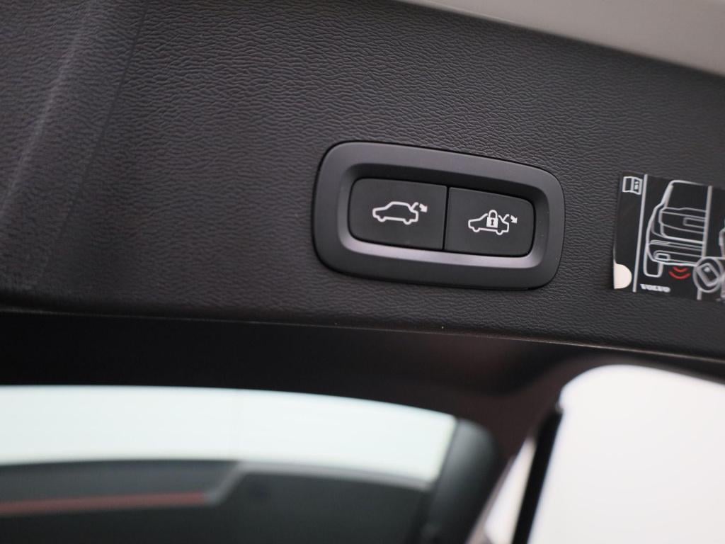 Volvo XC40 recharge p8 awd | automaat | panoramadak | apple carplay / andro