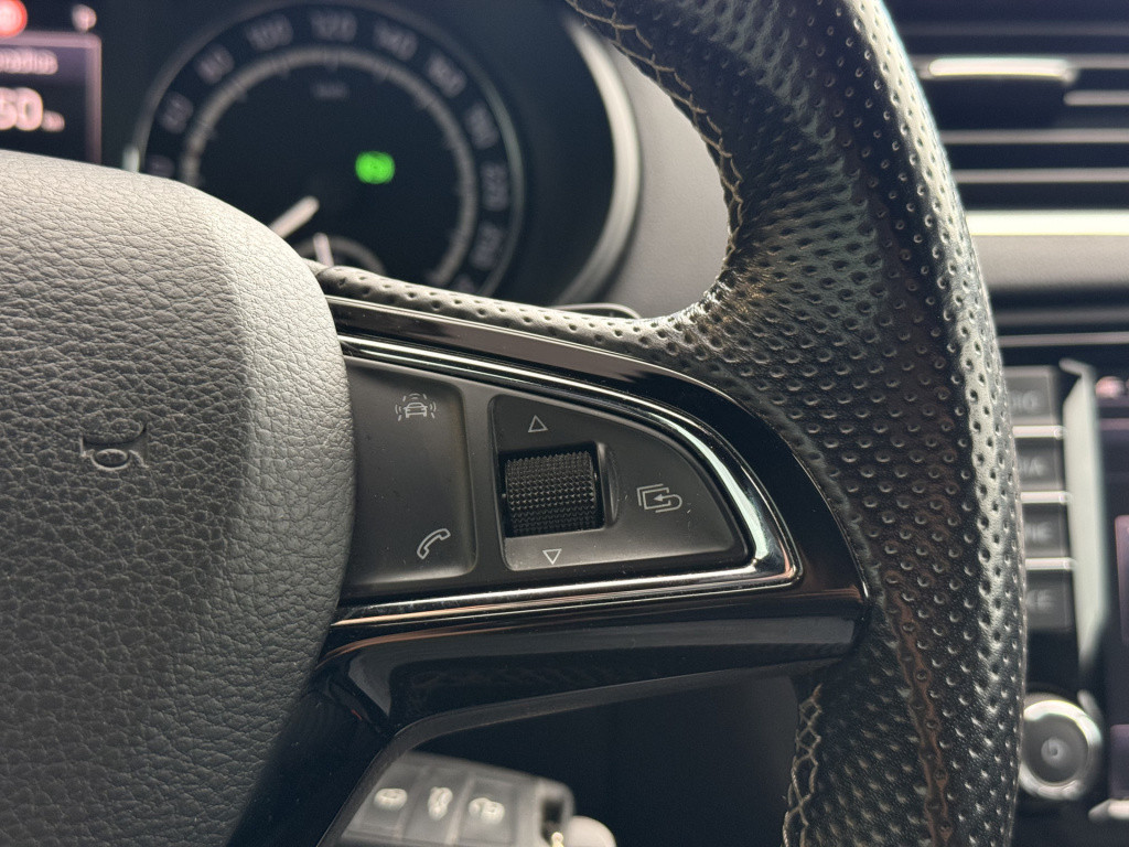 Skoda Octavia 2.0 tsi rs 230 pk | standkachel | leder | canton audio | navi