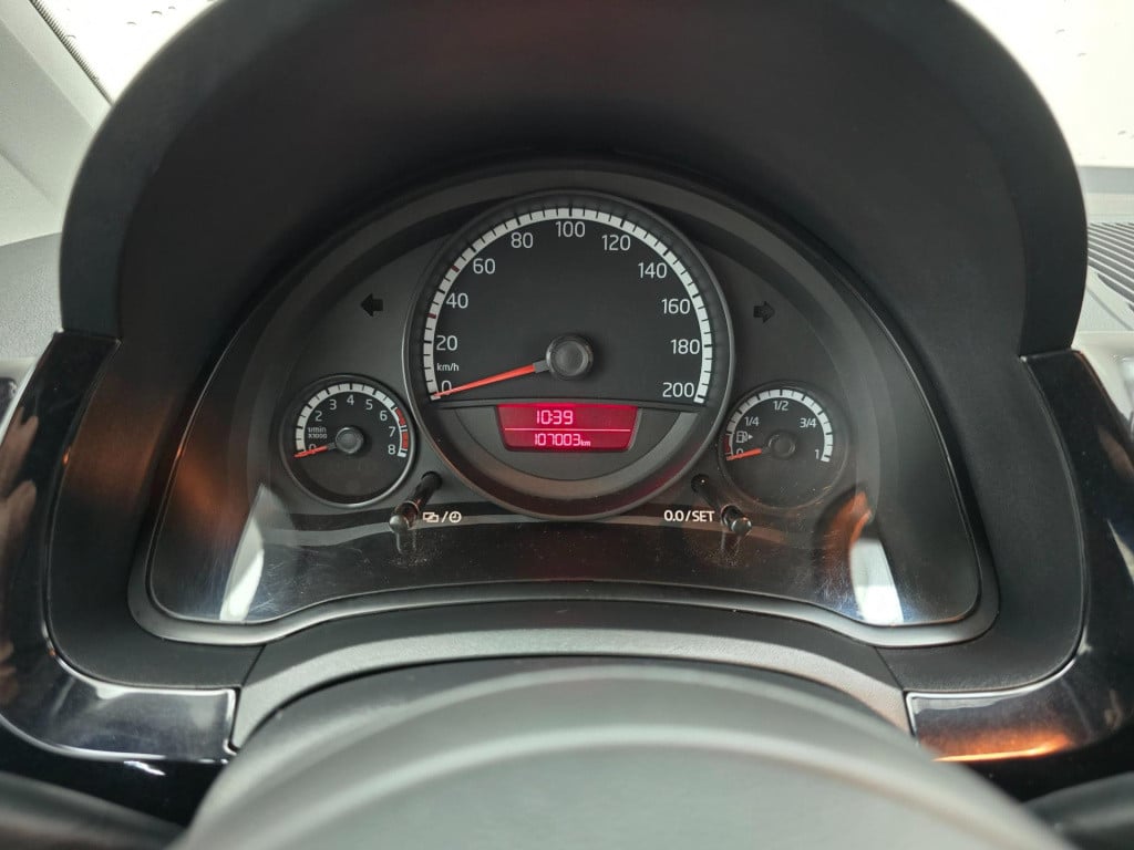 Volkswagen UP! occasion bluemotion met airco en telefoon connecten | tweede