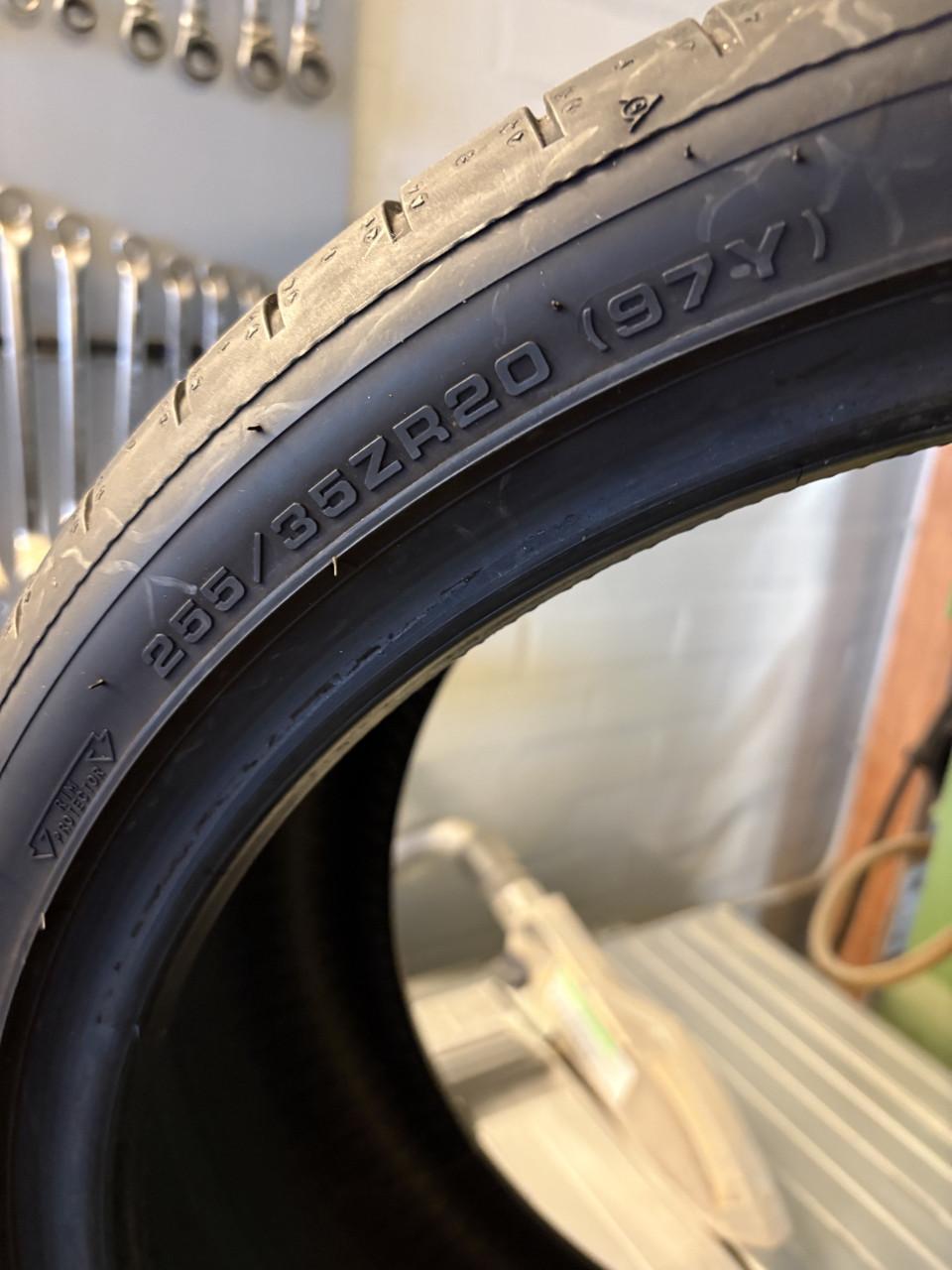 Zomerband/ Autoband - Dunlop Sport Maxx RT2 XL MFS 255/35 R20 97 Y