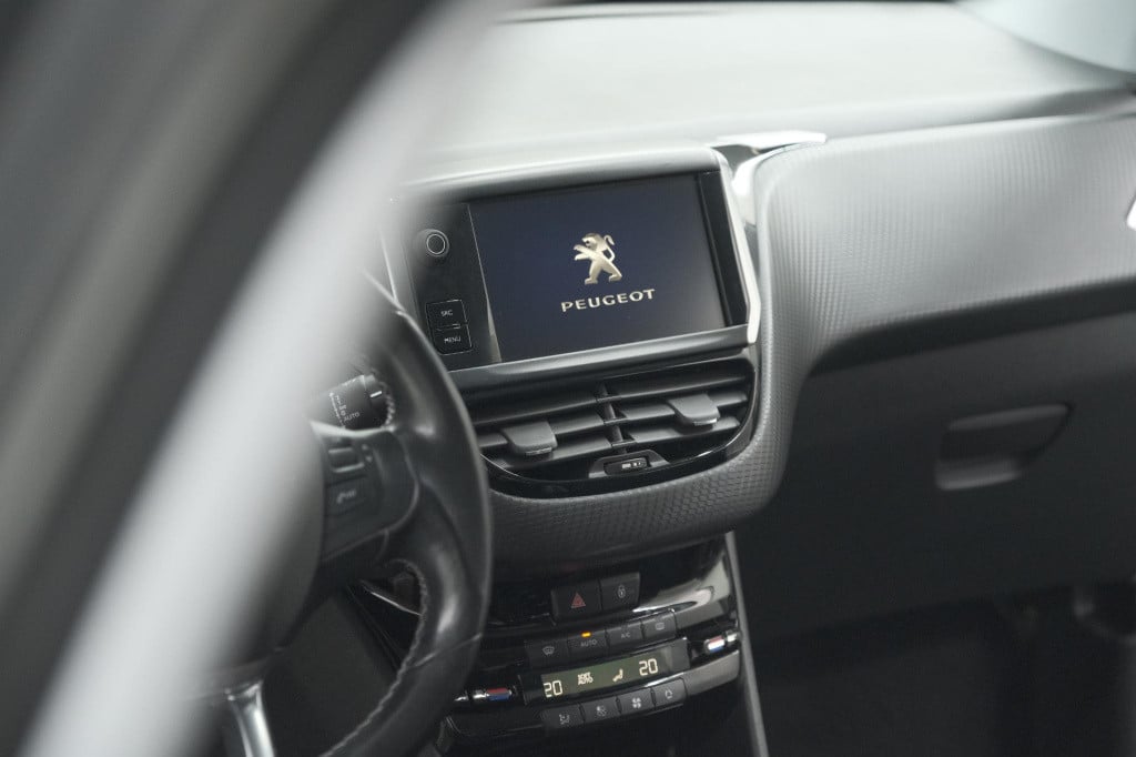 Peugeot 2008 puretech 130 allure | camera | apple carplay | parkeersensoren