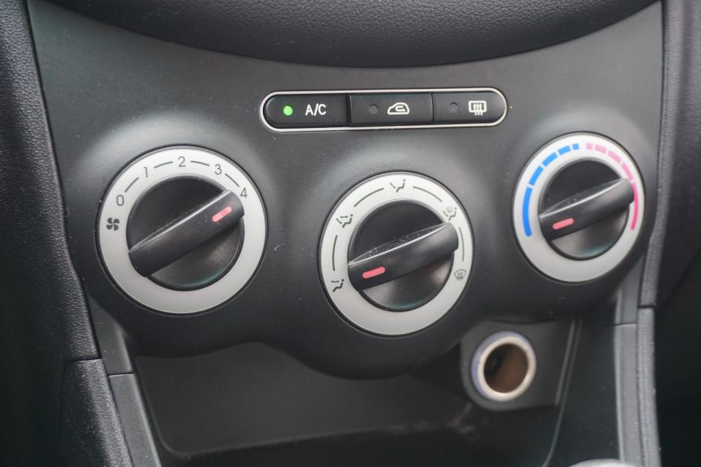 Hyundai I 10 1.1 active cool airco / elektr. ramen / nap