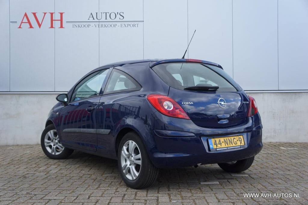 Opel Corsa 1.0-12v essentia