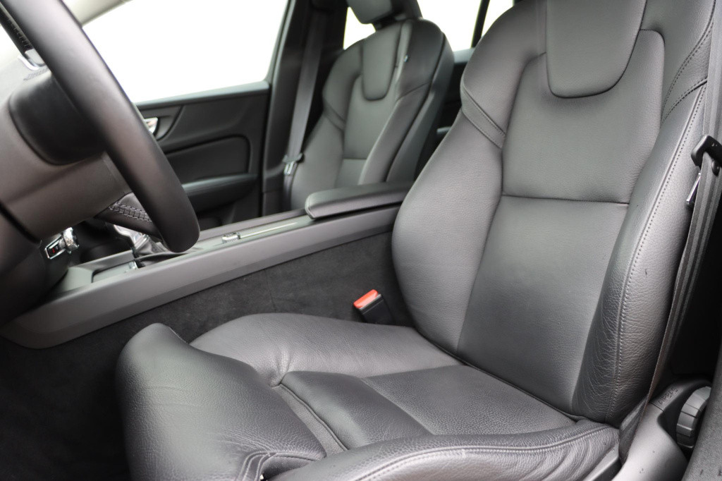 Volvo V60 2.0 t5 momentum 250pk