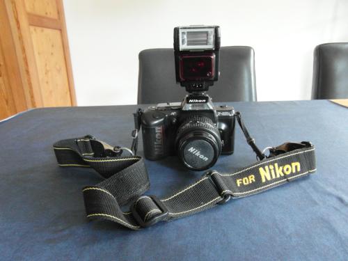 Nikon-401s met flitser.