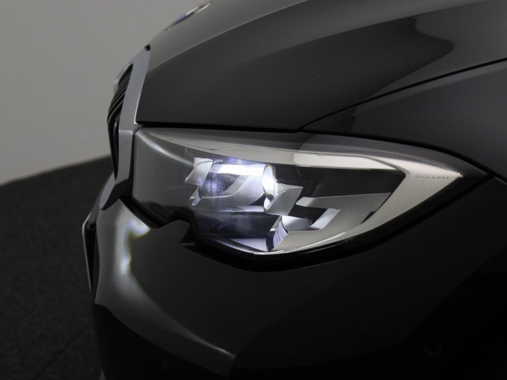 BMW 3-serie 330e high executive | automaat | lmv | navigatie | ledere | par