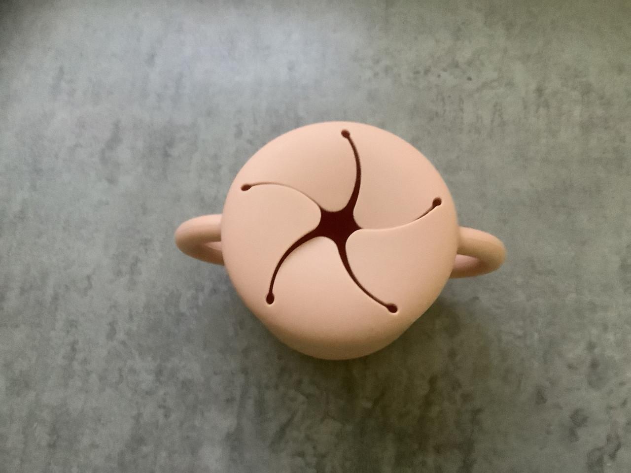 Mushie Snackbeker Blush + Nûby antislip  Tweevaks Bordje