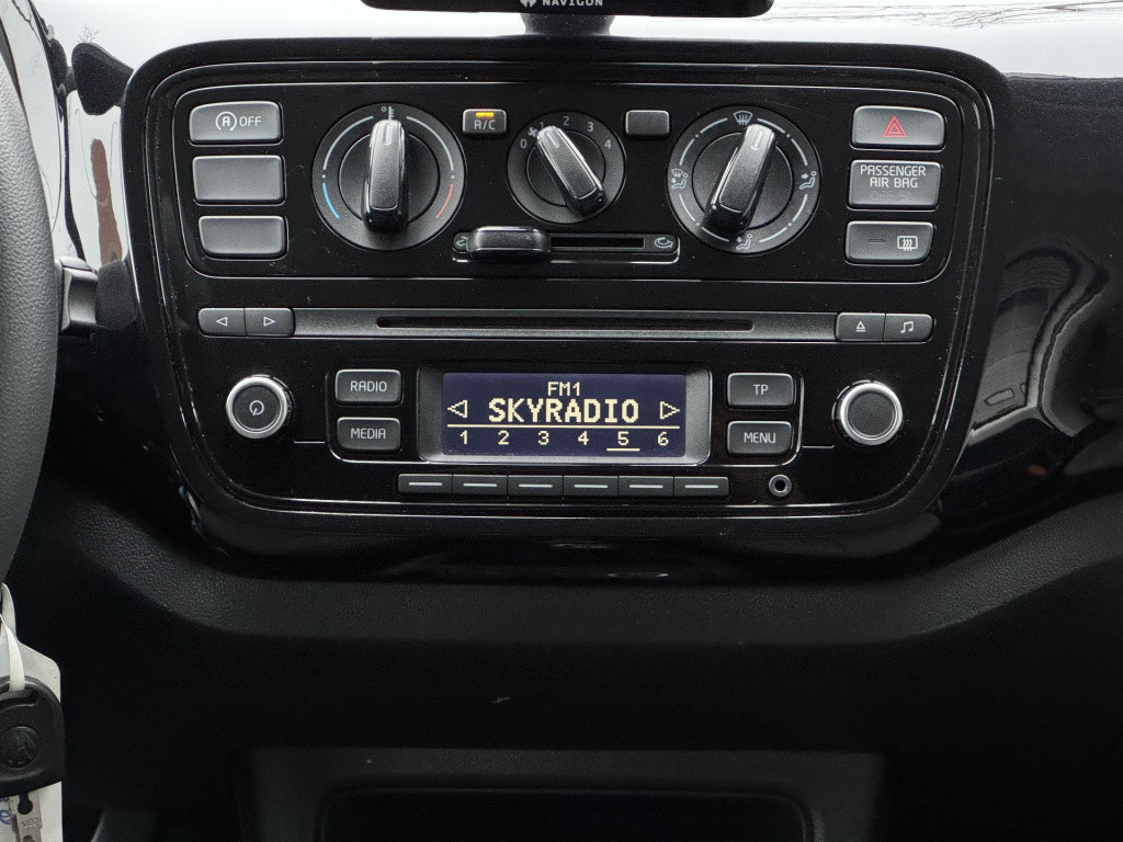 Volkswagen UP! 1.0 move up! bluemotion executive pack | airco | park. senso
