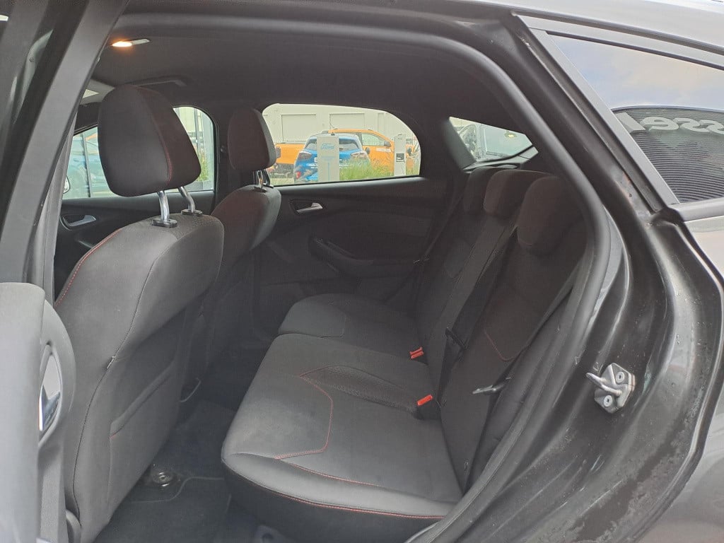 Ford Focus 1.0 st-line | cruise control | trekhaak | 18'' lmv | apple carpl
