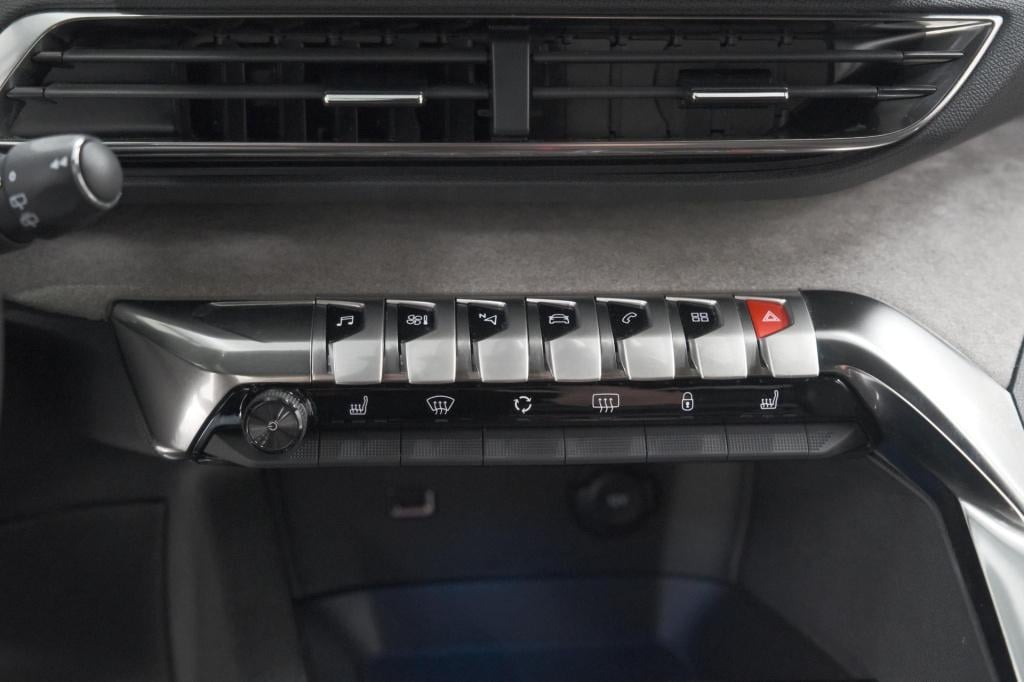 Peugeot 3008 puretech 130 eat8 gt black pack | trekhaak | elektrische koffe