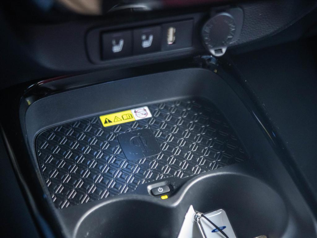 Toyota Aygo x 1.0 vvt-i mt 72pk premium | trekhaak | jbl sound system | app