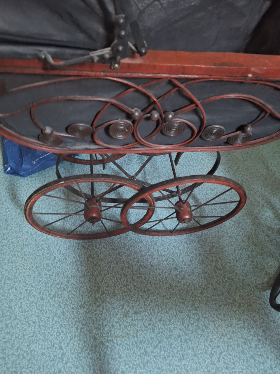Oude poppewagen