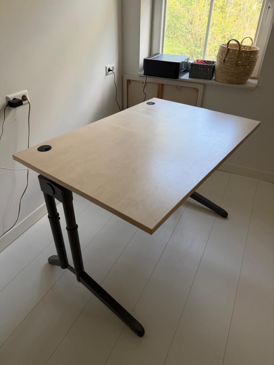 Degelijk professioneel bureau – in hoogte verstelbaar – 120 x 80cm