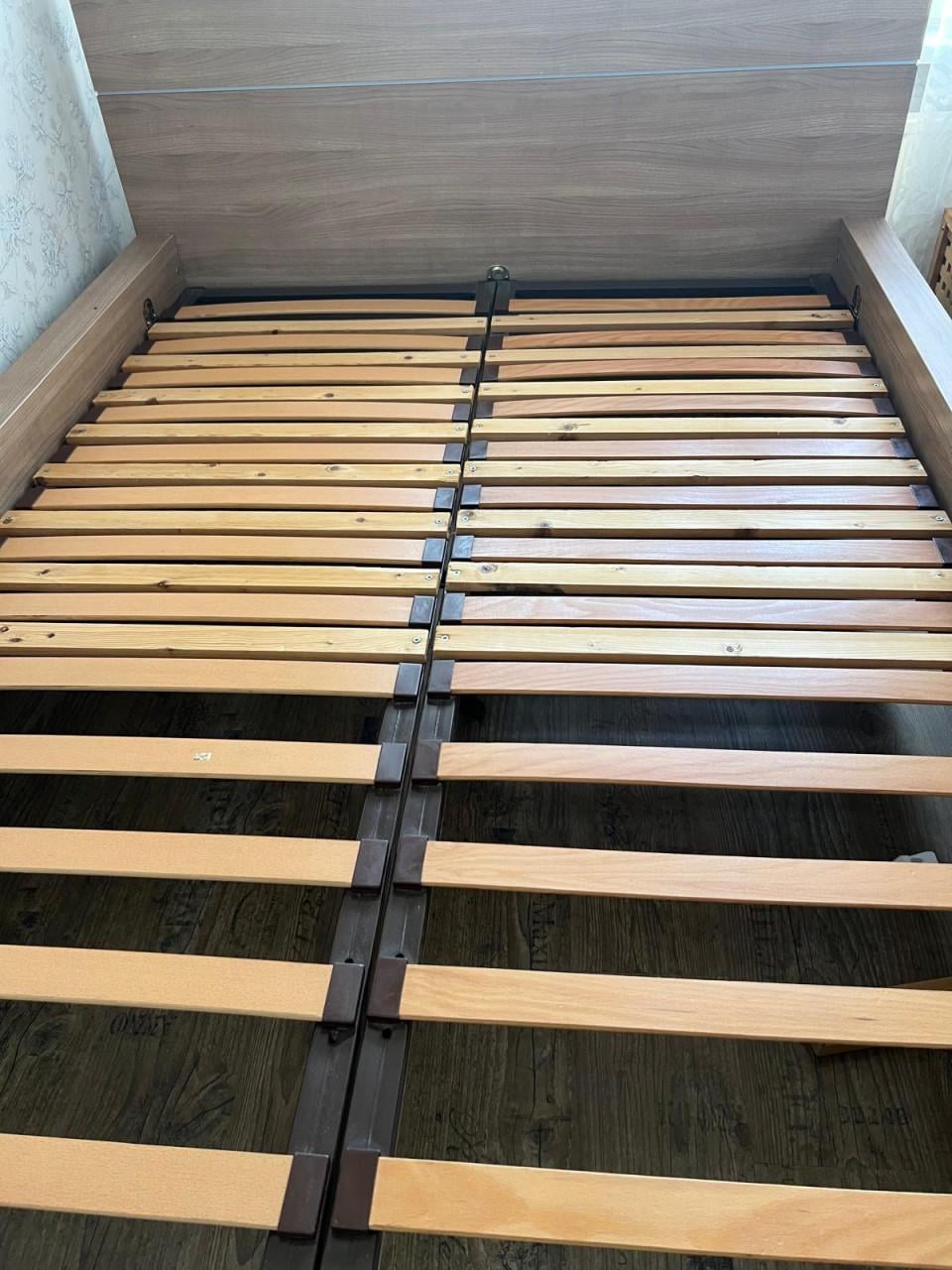 Tweepersoonsbed 140x200 incl. matrassen